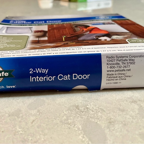 PetSafe CD10-050-11 2-Way Interior Cat Door Small 1 lb - 15 lb Easy Lock - Picture 3 of 3